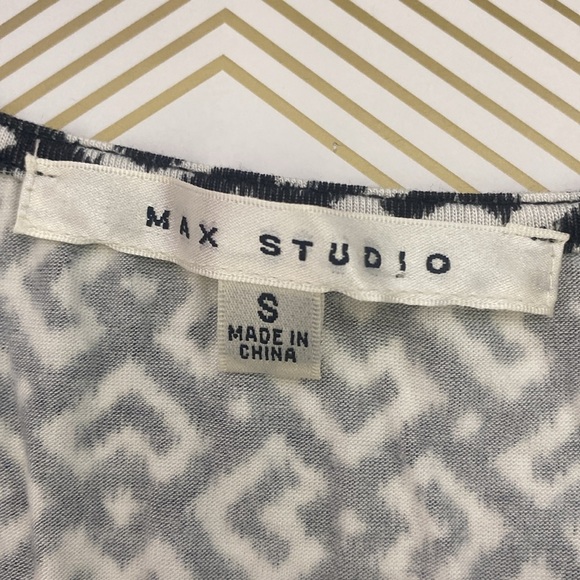 Max studio no sleeves blouse - Picture 2 of 8